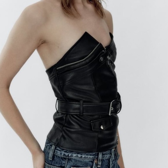 Zara ASYMMETRIC FAUX LEATHER
BLACK BUCKLE TOP - Picture 3 of 7